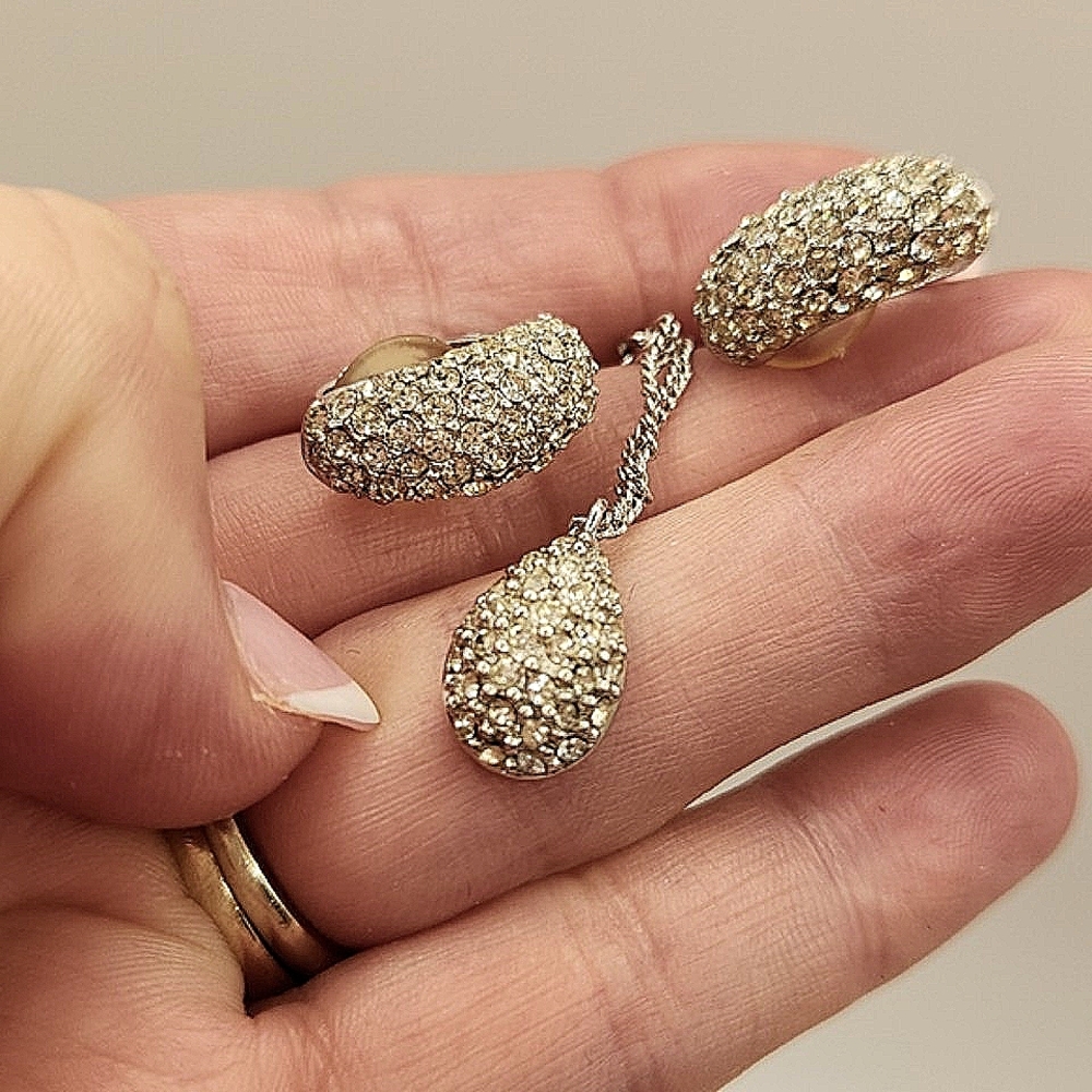 Dior - Rare Set, Beautiful Crystal Necklace & Earrings. Price Firm. - Picture 5 of 16